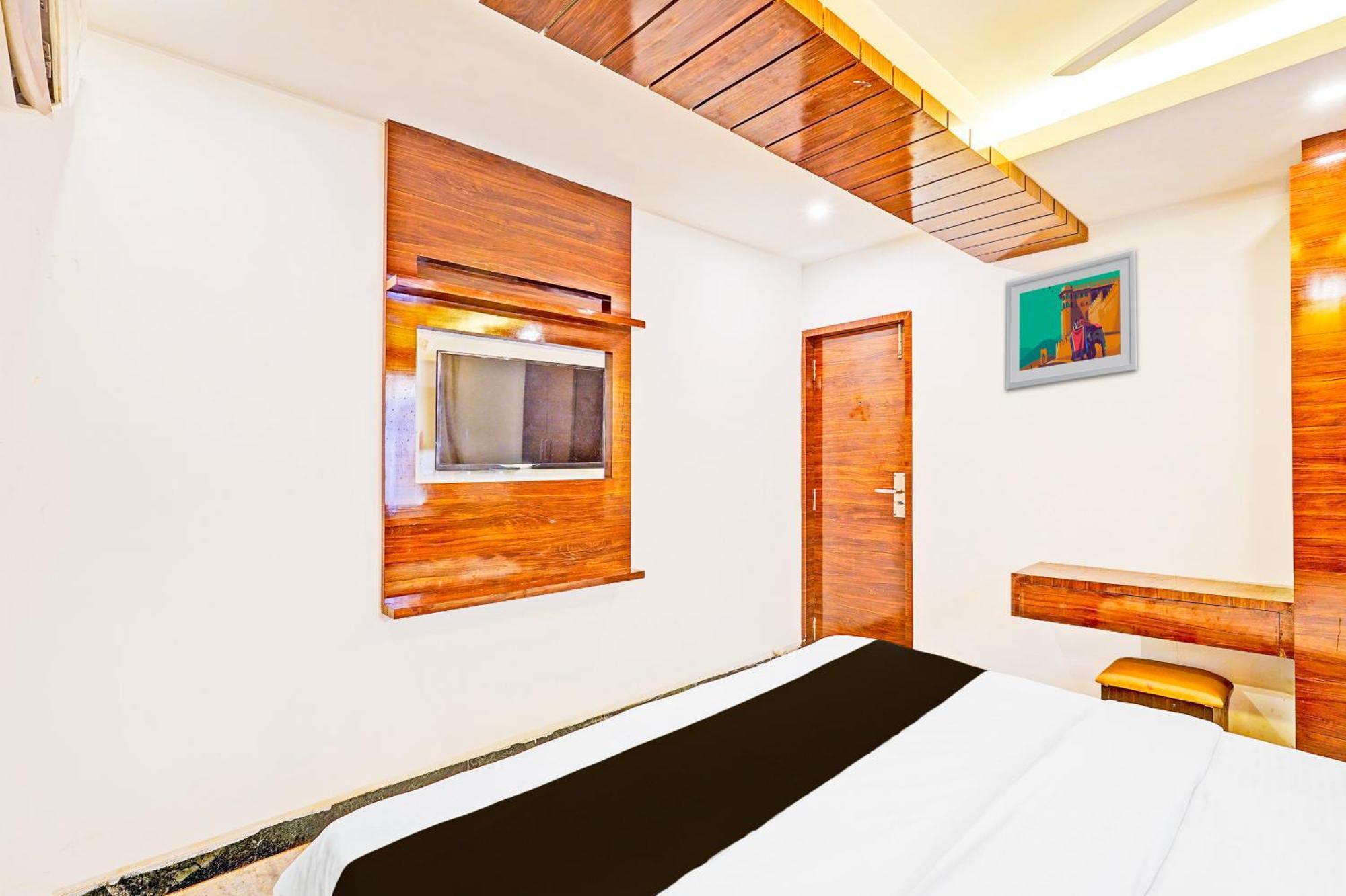 Hotel O Admire Suit Csennai Kültér fotó